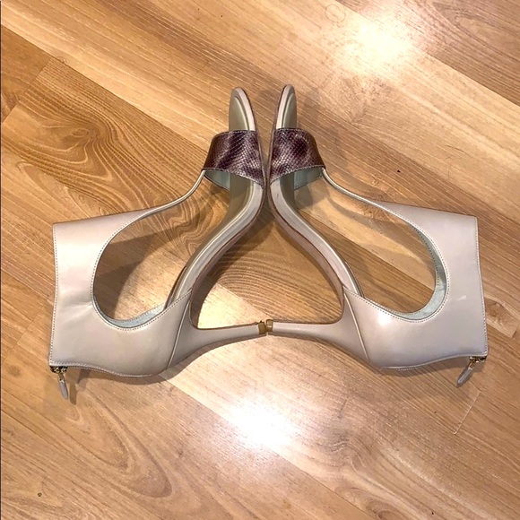 BCBGMaxaZria gladiator tan pumps size 8.5 EUC - Picture 4 of 7